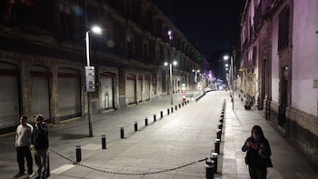 Clara Brugada inaugura 57 km de iluminación en el centro histórico de la CDMX