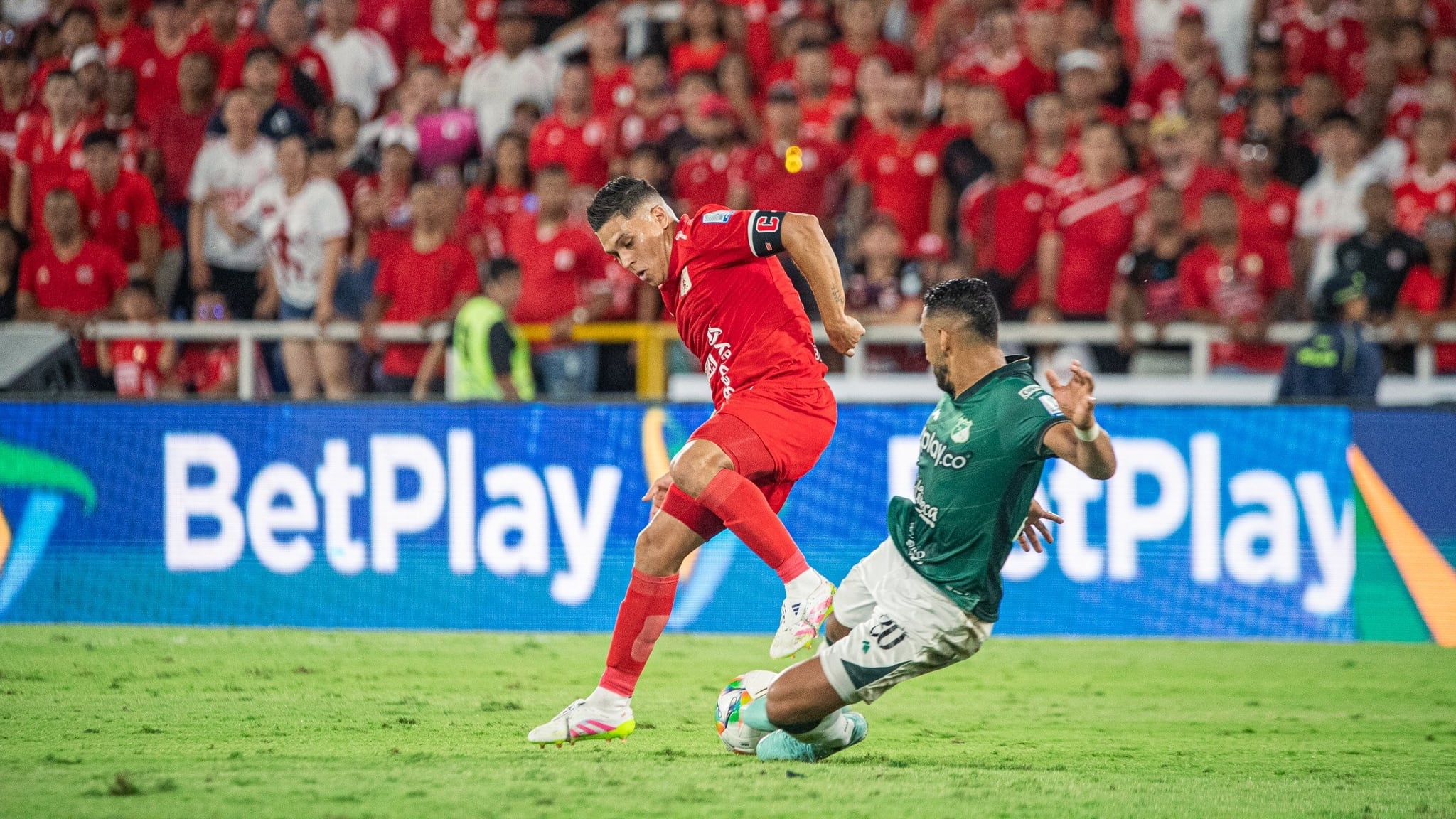 Juan Fernando Quintero apenas lleva seis meses de su contrato con el América de Cali, pero confirmó que no seguirá en el club durante 2025 - crédito @AmericadeCali / X