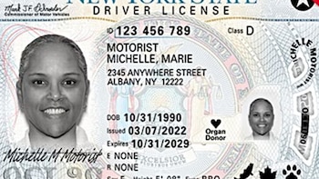 Qué migrantes pueden sacar la “Real ID” en Nueva York, la licencia que permite conducir y viajar en avión en EE. UU.