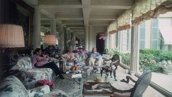 Lily Safra, con Mikki Sarofim