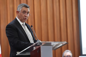 Omar Gutiérrez Lozano, coordinador general Jurídico y de Derechos Humanos de la Fiscalía CDMX, durante el acto de disculpa pública al periodista Humberto Padgett. Crédito: FGJCDMX