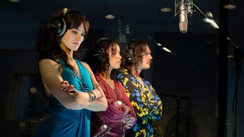 Sarah Pidgeon, Juliana Canfield y