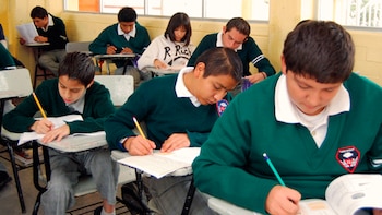 100 años de las secundarias en México: impulsan revisión del modelo educativo adolescente