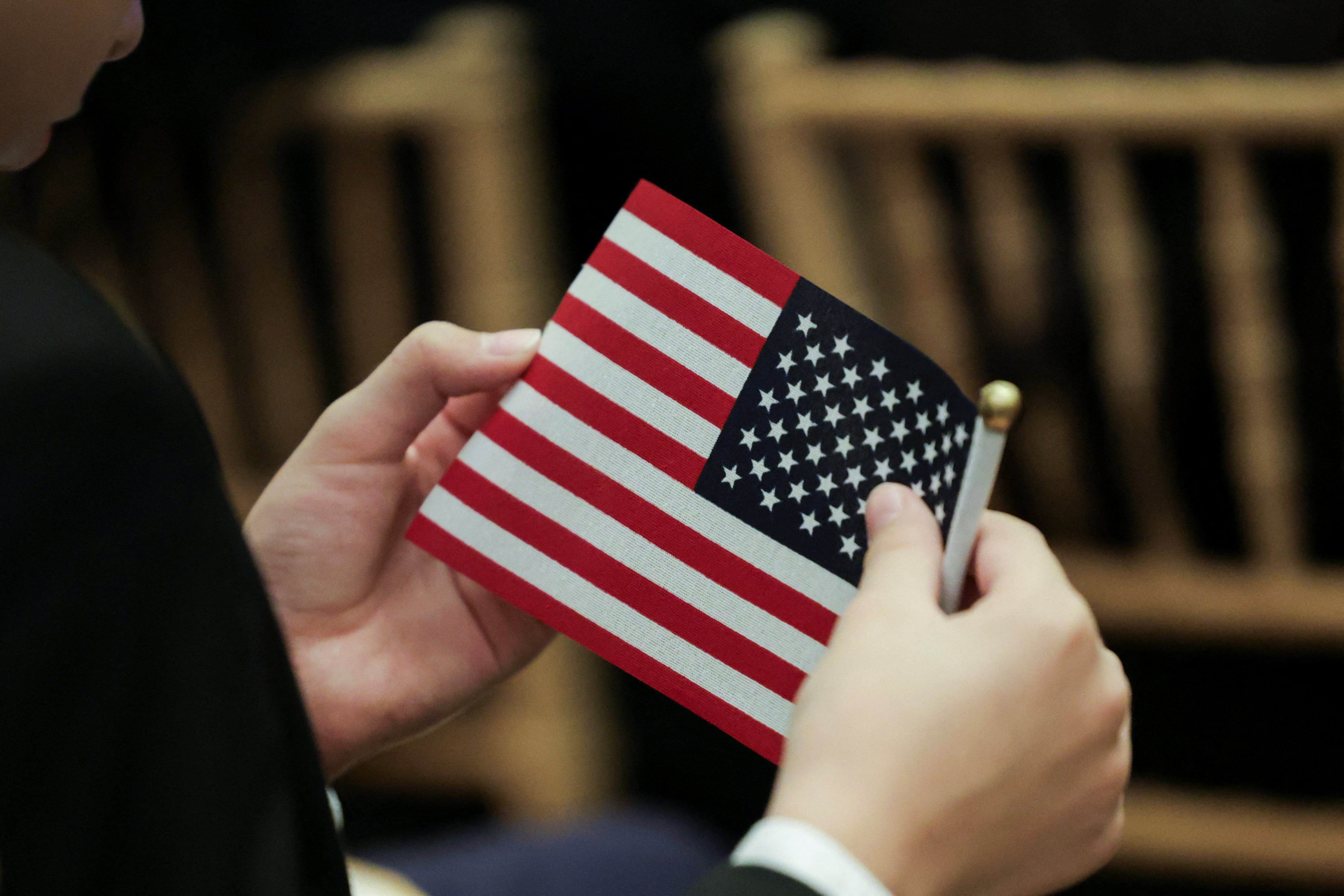 El ajuste de estatus permite que inmigrantes con presencia legal y temporal en Estados Unidos obtengan la residencia permanente sin salir del territorio (REUTERS/Kent J Edwards).