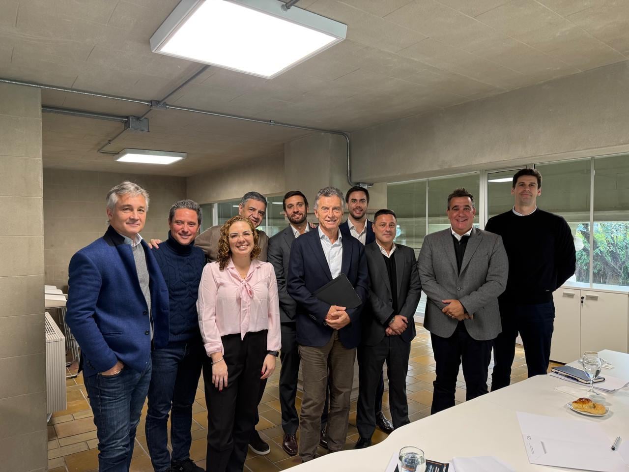 La foto de la reunión de los primos Macri en las oficinas de Uspallata