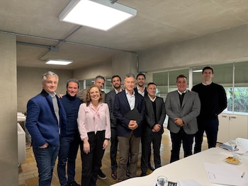 La foto de la reunión de los primos Macri en las oficinas de Uspallata
