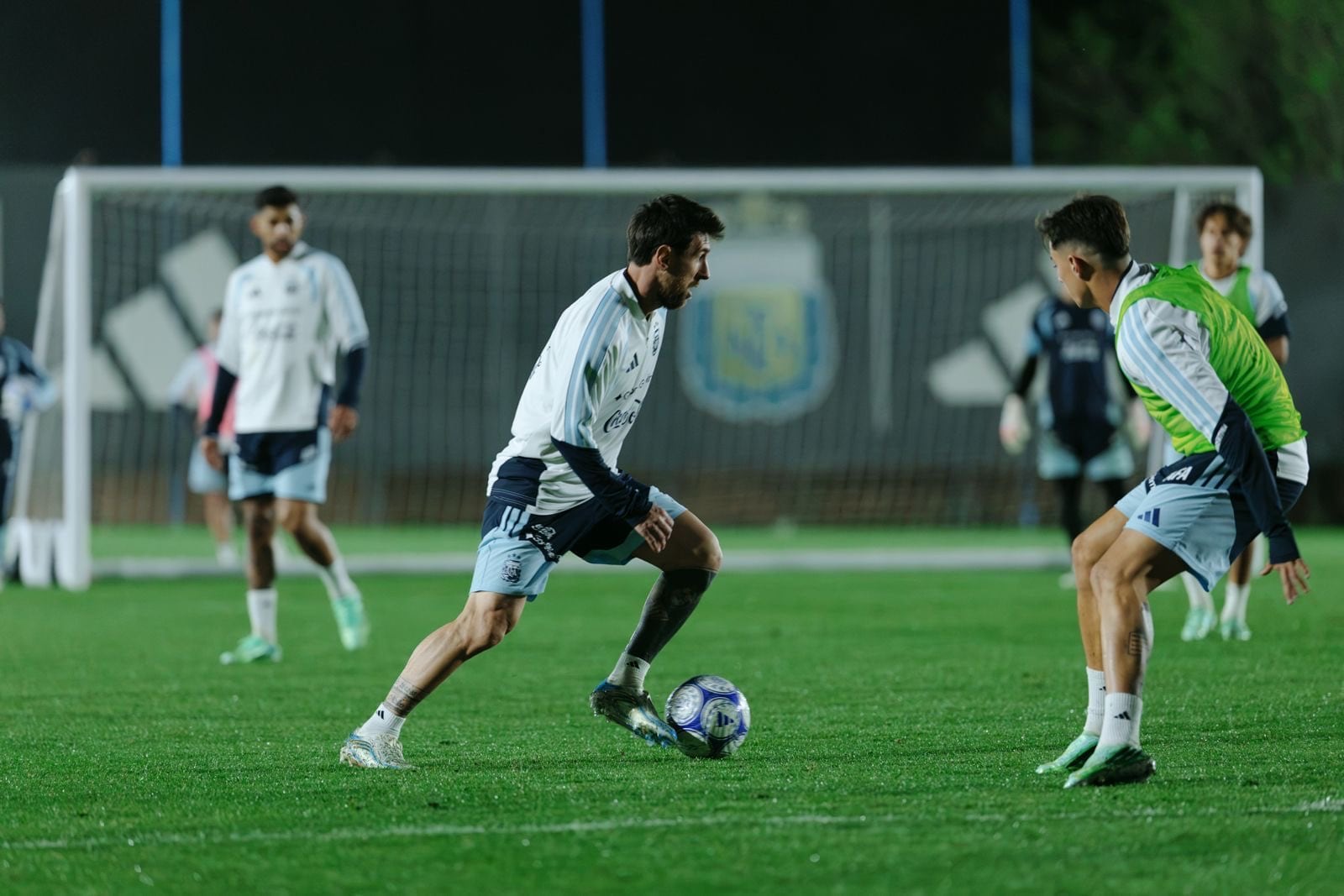 La selección argentina compartirá una cena previo a la despedida del 10 (@Argentina)