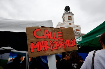 Vista del cartel de una de las calles inventadas por los acampados en protesta por la situación de la vivienda en la Puerta del Sol en Madrid