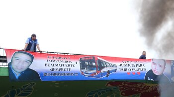 En la protesta, trabajadores del