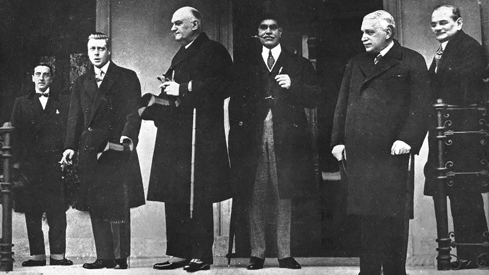 En el centro, el Mahrajá de Kapurtala. A su lado el presidente Alvear y el Príncipe de Gales