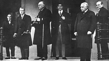 En el centro, el Mahrajá