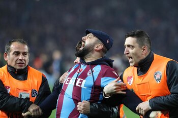 Un aficionado del Trabzonspor es