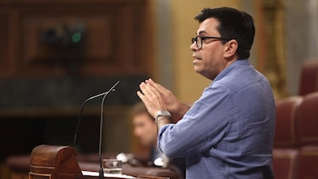 Pisarello (Sumar) pregunta a Interior si garantiza que ya no hay 'policía patriótica' y si sancionó a agentes implicados