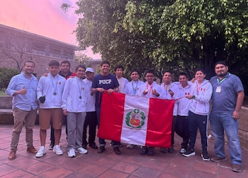 El equipo peruano celebró en