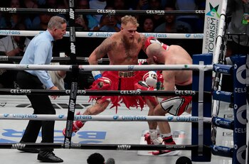 Mientras Jake Paul se propone como un posible oponente, Canelo Álvarez aguarda la confirmación de su próximo contrincante, con varios pugilistas en la lista de posibles retadores (EFE/Thais Llorca)