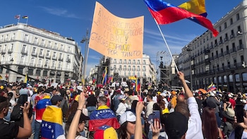 María Corina Machado recibe la medalla de Oro de Madrid en la Puerta del Sol ante miles de venezolanos: “Venezuela está lista para unas elecciones limpias y libres”