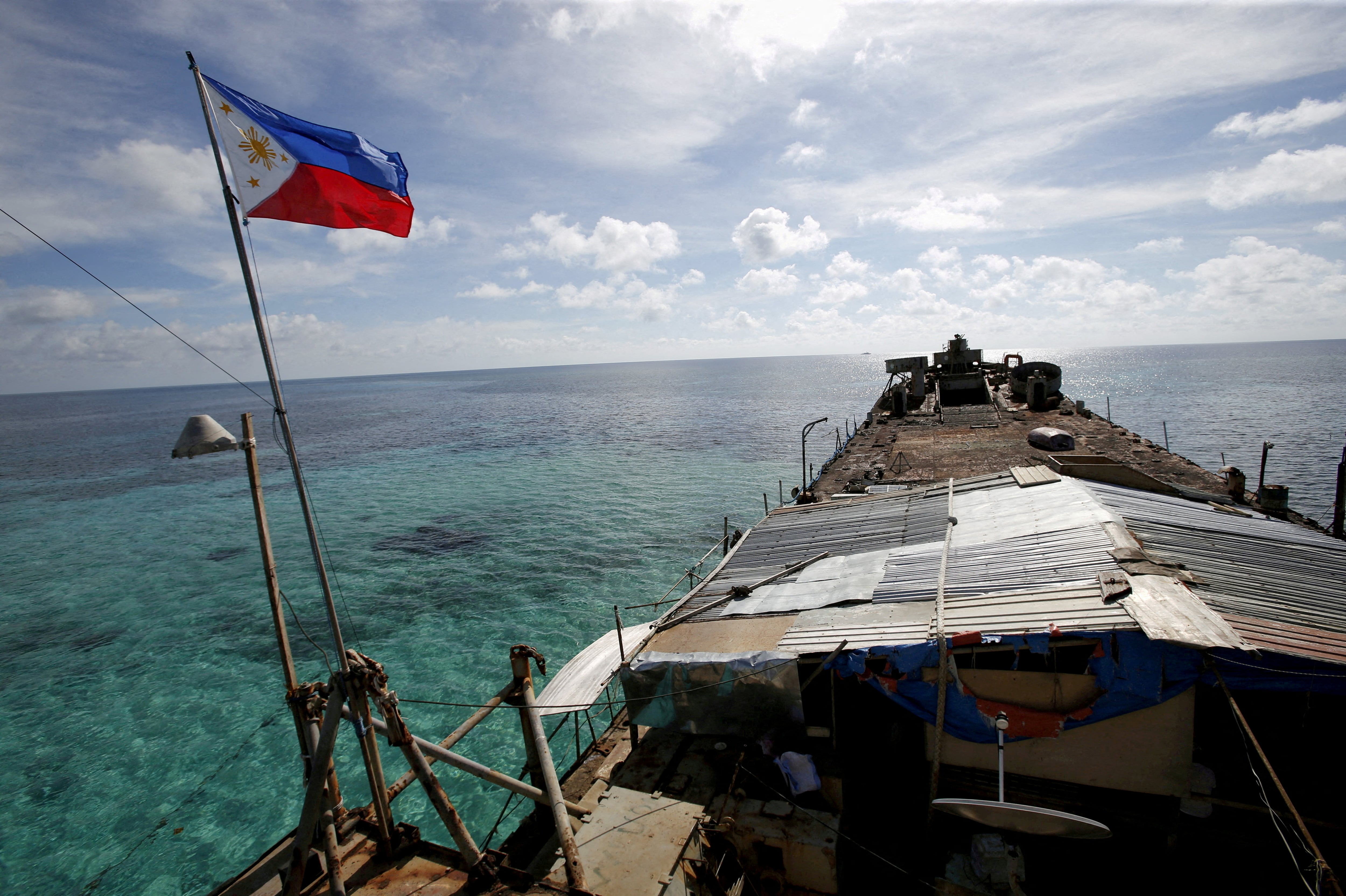 Filipinas denunció que la guardia costera china golpeó a uno de sus marinos en un atolón disputado del mar de China Meridional