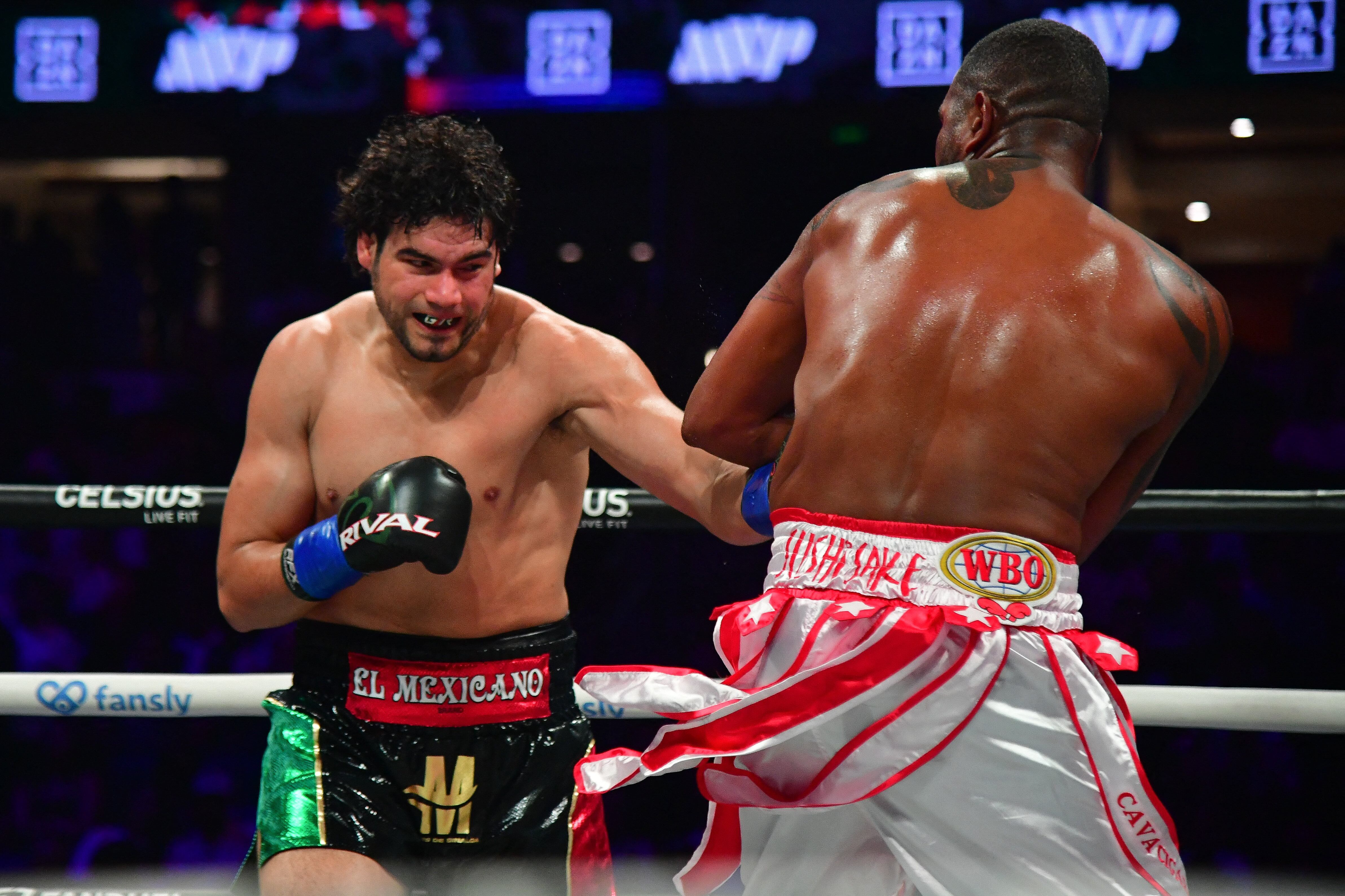 Zurdo Ramírez se alista para enfrentarse a Benavidez (Gary A. Vasquez-Imagn Images via REUTERS)