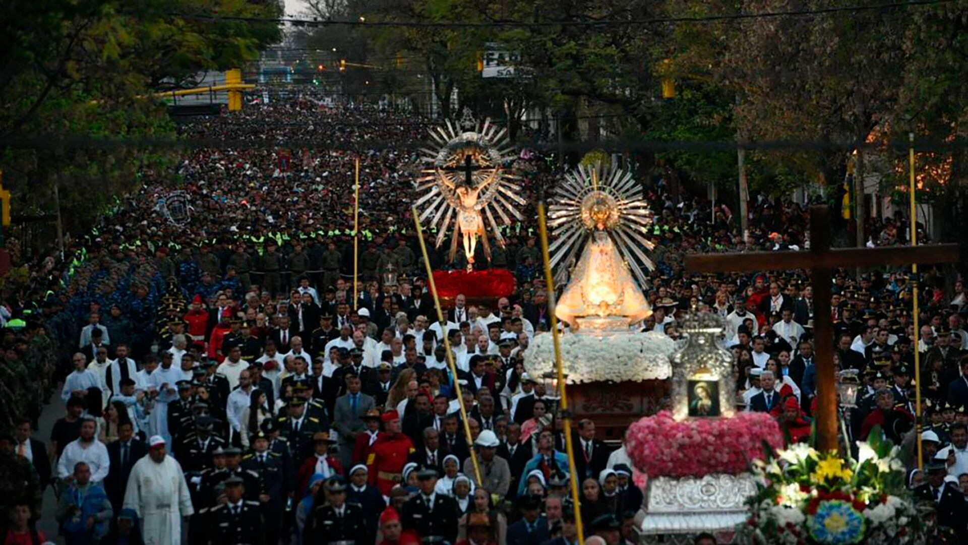 La procesión del Milagro reúne a más de 700.000 personas y es la segunda peregrinación más grande de Argentina (Gobierno de Salta)