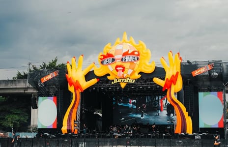 El festival ofrecerá tres escenarios activos –Jumbo, El Jimador y Coke Studio– con una programación continua desde las 2:00 pm hasta la madrugada.- crédito @lasolarfestival/IG