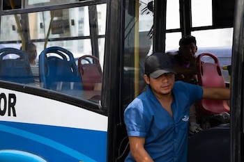 Velarde indicó que la solidez de la demanda interna facilitó que las empresas de transporte trasladaran los mayores costos de combustibles a las tarifas, impulsadas por el crecimiento del empleo y los ingresos.