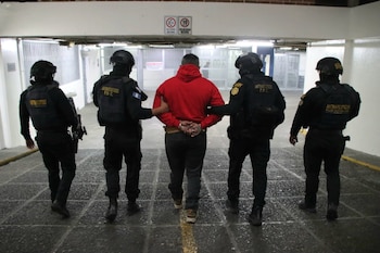 La corte estadounidense acusa al detenido por conspiración para distribuir e importar sustancias controladas de categoría II.