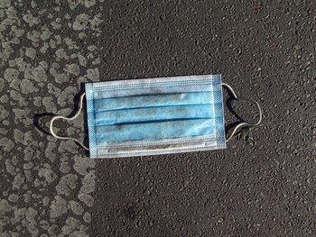 Los barbijos desechados llegaron a