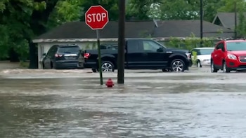 Inundaciones históricas en el Medio Oeste dejan barrios bajo el agua y miles de evacuados: qué ciudades están en alerta