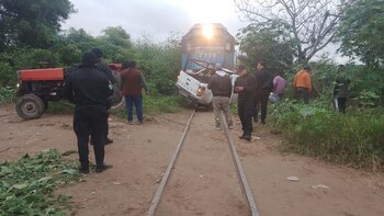 Un tren de cargas chocó