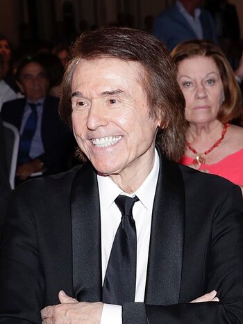 Raphael, recibiendo el premio Toda una Vida 2017 de Madridiario