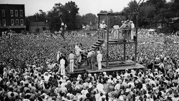 La última ejecución pública de Estados Unidos dejó 20.000 testigos y una ciudad avergonzada: así fue el ahorcamiento de 1936 que cambió la historia