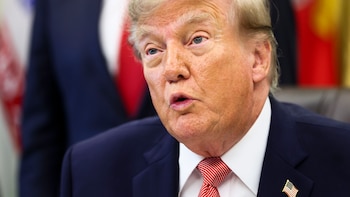Una jueza ordenó a Trump declarar antes del 11 de diciembre en su demanda contra la BBC