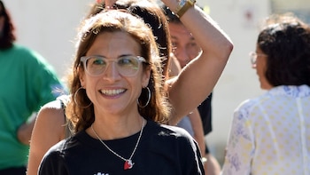 Quién era la docente que murió por graves quemaduras luego de que su celular explotó mientras lo cargaba en el auto
