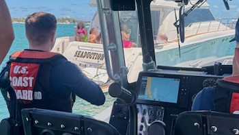 Guardia Costera suspende paseo acuático no autorizado en la bahía de Biscayne, sanciona al propietario y refuerza los controles