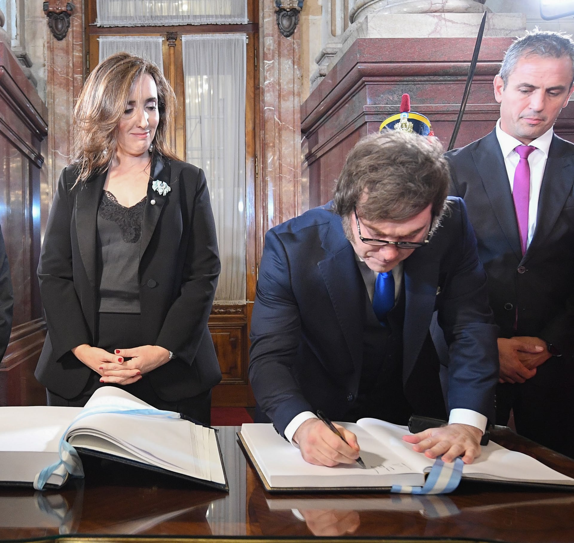 Milei, junto a la vicepresidenta Victoria Villarruel, en la apertura de sesiones