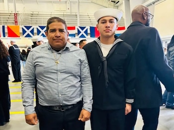El Departamento de Seguridad Nacional informó que la Patrulla Fronteriza arrestó a Aviles en Key West y que seguirá bajo custodia del ICE mientras avanza su deportación. (Foto: Redes Joshua Aviles)