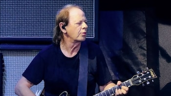 Internaron al guitarrista de AC/DC,