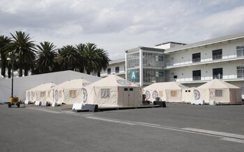 Además de estar hospitalizado por