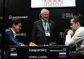 El ex campeón Anatoly Karpov