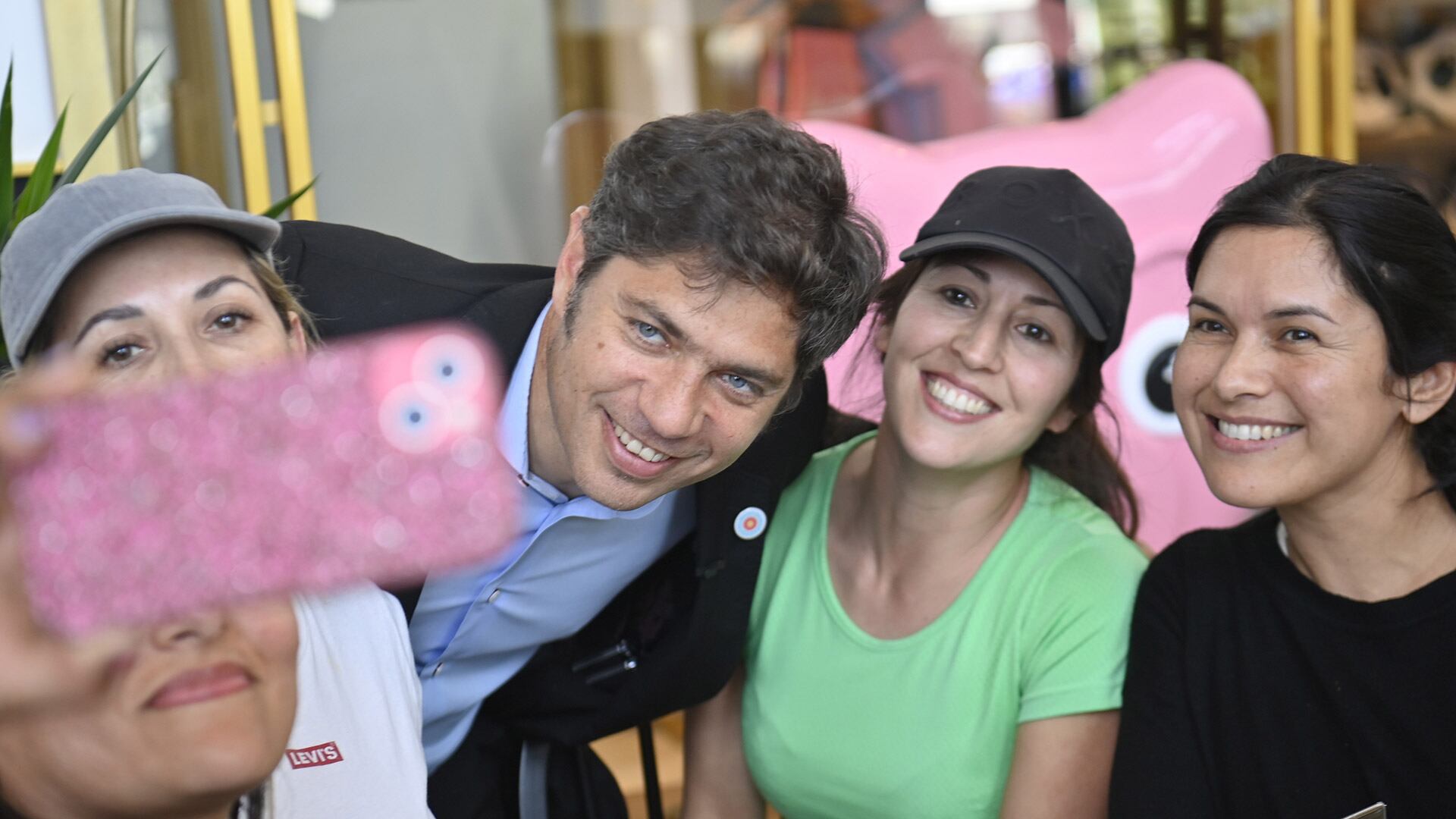 Axel Kicillof durante una recorrida en Mar del Plata