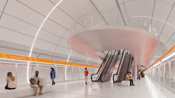Ilustración digital de una estación de subterráneo con andenes, escaleras mecánicas, cartelera naranja y pasajeros en las plataformas
