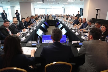 El objetivo no es únicamente aumentar la capacidad de transporte, sino también mejorar la conectividad entre los yacimientos, los centros logísticos, los pasos fronterizos y los puertos de exportación (Foto: Prensa CFI)