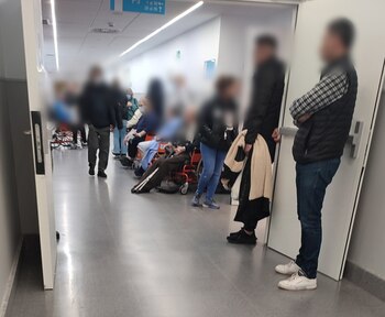 Pacientes esperan a ser atendidos