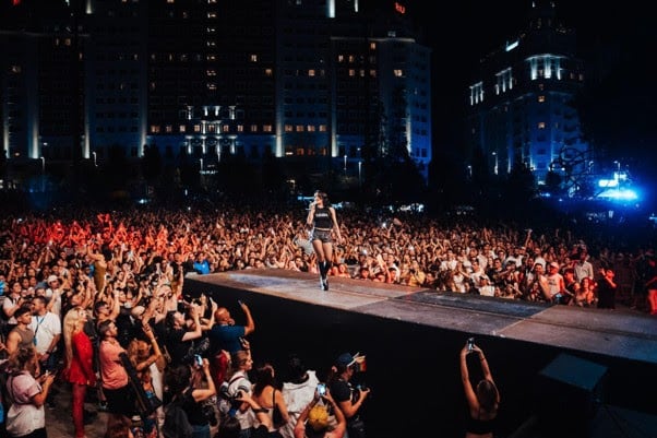 La artista argentina reunió a más de 25.000 personas en Plaza de España con un show diseñado para el Madrid Orgullo (Créditos: Mia Ferrari)