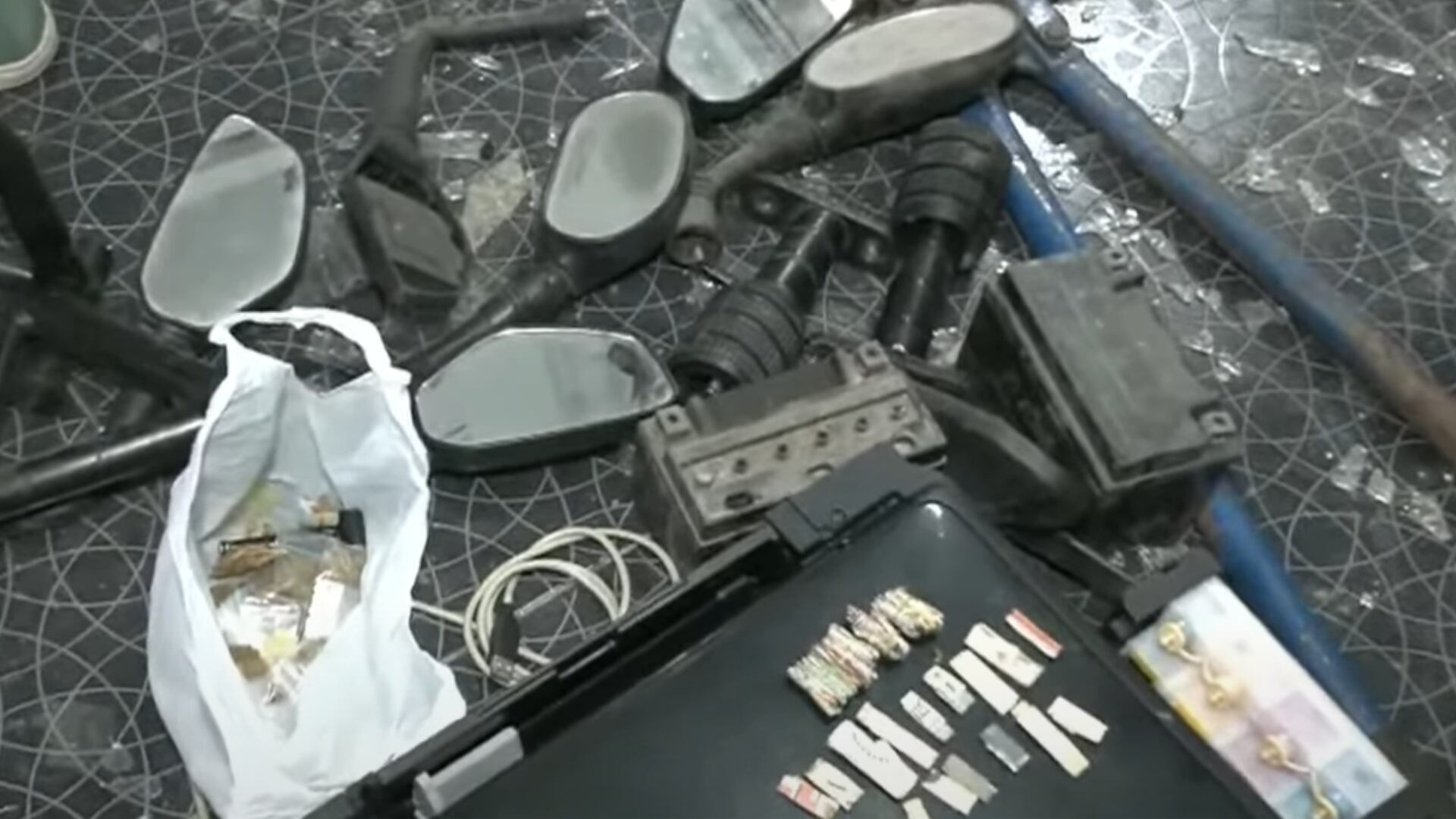 Extorsionaban a comerciantes con amenazas violentas. Exigían pagos de hasta 50 mil soles y usaban dinamita para intimidar. (Captura de pantalla)