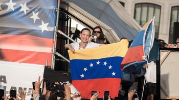 Almeida condena cánticos contra Delcy Rodríguez y subraya que "unos pocos no puede manchar una demostración de libertad"