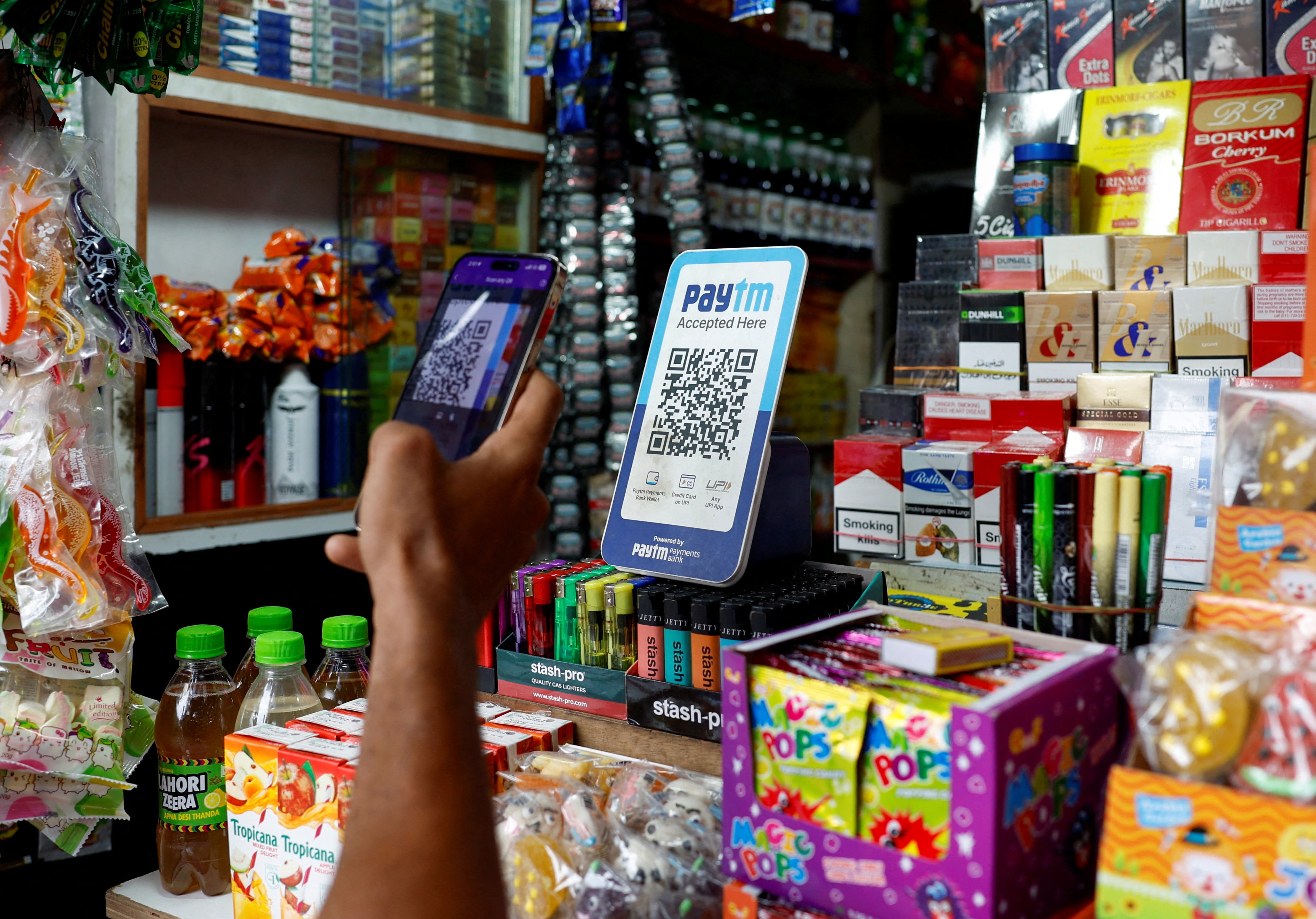 Los códigos QR han brindado mayor facilidad para realizar transacciones. (Foto: REUTERS/Sahiba Chawdhary/File Photo)