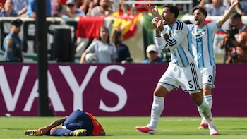 “Sinvergüenza”: la furiosa crítica de un medio inglés a Paredes luego de que pusiera en duda su continuidad en la selección argentina