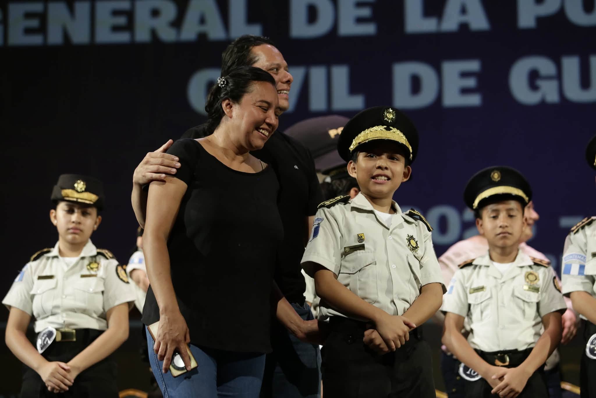 La Policía Nacional Civil de Guatemala eligió a Carlos Saúl Bocanegra Morales como Niño Director General para el período 2026-2027. (Ministerio de Gobernación)