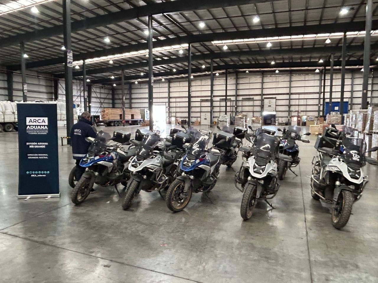 En Tierra del Fuego, la Aduana decomisó 12 motocicletas BMW R1300 GS valuadas en 480.000 dólares en un paso fronterizo